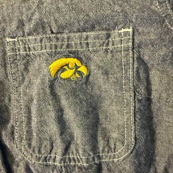 🏈Iowa Hawkeyes🏈 denim button-up - Picture 4 of 7